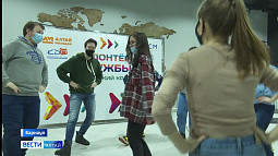 Жителей Барнаула познакомили с играми и танцами народов России