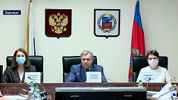 В Парламентском центре региона обсудили введение QR-кодов для посещения общественных мест