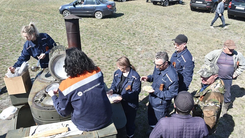 В окрестностях Кулунды высадили деревья в виде надписи «Энергия Победы»