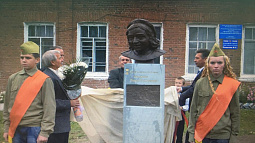 В каких городах и сёлах есть памятники сибирячкам?