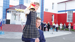 52  первоклассника сегодня сели за парты в известной на весь регион Налобихинской средней школе