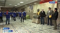 Духовому оркестру из Тувы в Барнауле преподнесли необычный подарок – бронзовую статую Будды