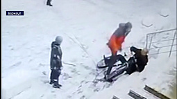 «Мужчина в красном», избивший инвалида у ТЦ «Первомайский», может получить до пяти лет лишения свободы