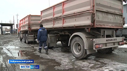 Хозяйствам Алтайского края остро не хватает водителей грузовиков с прицепом