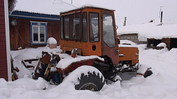 Конструктор-самоучка из Алтайского района собирает авторскую технику из старых машин