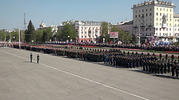 Парад на площади Советов в Барнауле посмотрели тысячи горожан