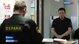 В школах Барнаула усилили меры безопасности после массовой рассылки сообщений о готовящихся нападениях 