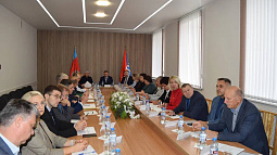 В крае началась разработка нового соглашения между властью, профсоюзом и работодателями