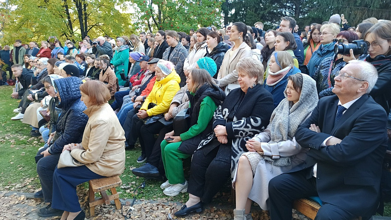 На театральный фестиваль «Здравствуйте, люди!» приехали зрители из других регионов