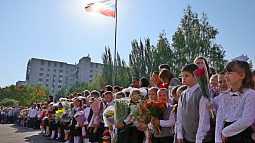 Флаги, гимны и жара: 1 сентября порадовало студентов и школьников края по-настоящему летней погодой