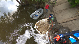 На поверхности Барнаулки обнаружены следы разлива нефтепродуктов