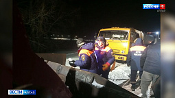 Автомобиль скорой помощи и машины с туристами попали в снежные перемёты на трассе в Смоленском районе около Солоновки