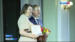 Губернатор Виктор Томенко встретился с лучшими выпускниками общеобразовательных школ 