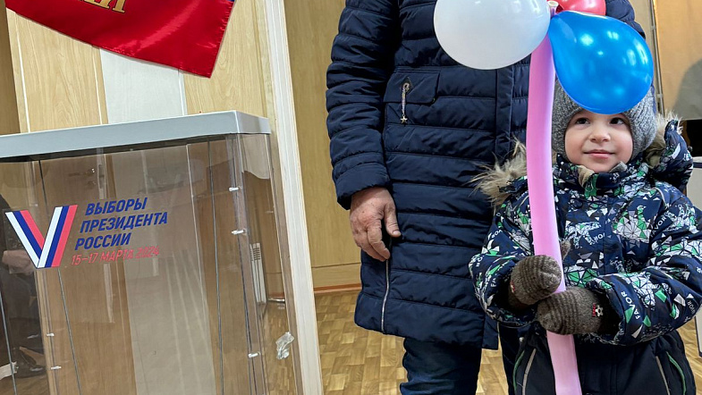 Фоторепортаж: Алтайский край голосует за президента
