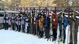 Барнаульские бойцы поисковых отрядов встали на лыжи в память о подвиге 28-й отдельной лыжной бригады