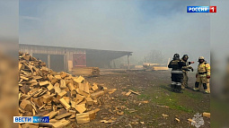 Алтайские спасатели столкнулись не только с подступающей водой, но и с несколькими крупными пожарами