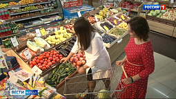 Медики не советуют резко начинать голодать после новогоднего застолья 