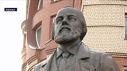 В Барнауле торжественно открыли памятник Фёдору Достоевскому