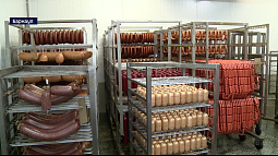 Каждый месяц алтайская компания «Вкусная жизнь» изготавливает 600 тонн колбасных деликатесов и полуфабрикатов