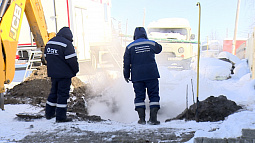 Водопровод и теплотрасса в Барнауле порвались после незначительного перепада температур