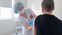 385 тысяч жителей Алтайского края уже защитились от гриппа с помощью прививки