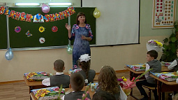 В Барнауле за парты в новом учебном году сядут около 7 800 первоклассников