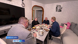 Глава региона Виктор Томенко навестил семьи Героев Российской Федерации, участников СВО Алексея Пащенко и Романа Блинова