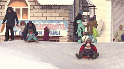 Барнаульский пенсионер построил самую популярную горку Барнаула
