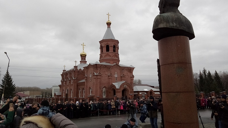 Храм, где крестили Калашникова. Спустя 85 лет в Курье открылась Знаменская церковь