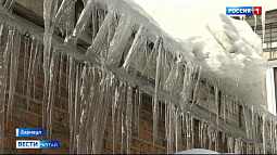 В Алтайский край вместе с оттепелью пришёл сезон сосулек