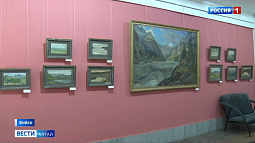 Выставка самого известного художника Бийска открылась в краеведческом музее наукограда