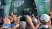 Тысячи зрителей приехали на вечернюю развлекательную программу Всероссийского дня поля 