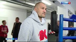 Чемпион мира по боксу Сергей Ковалёв побывал в Барнауле и пообщался с юными спортсменами