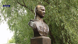 В Барнауле открыли бюст Героя России Игоря Иванова