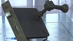 Уникальный экспонат хранится в Бийском краеведческом музее – замок от западных дверей Рейхстага