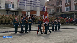 Рубцовскому полку оперативного назначения Росгвардии вручили боевое знамя