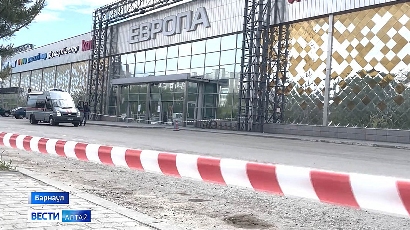 Подозрительный предмет был обнаружен на парковке у хода в барнаульский ТЦ «Европа» 