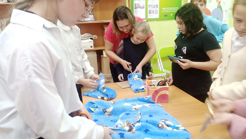 В Косихинском районе открыли «Территорию добрых дел», где для нужд СВО работают волонтёры