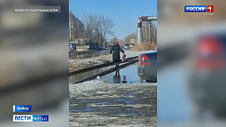 В Бийске талые воды доставляют неудобства пешеходам и автомобилистам