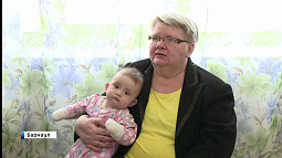 Девочку-«бабочку», от которой отказались родители, взяли в семью