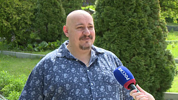 Бессменный руководитель «Белого парохода» Николай Диденко помогает открывать золотые детские голоса