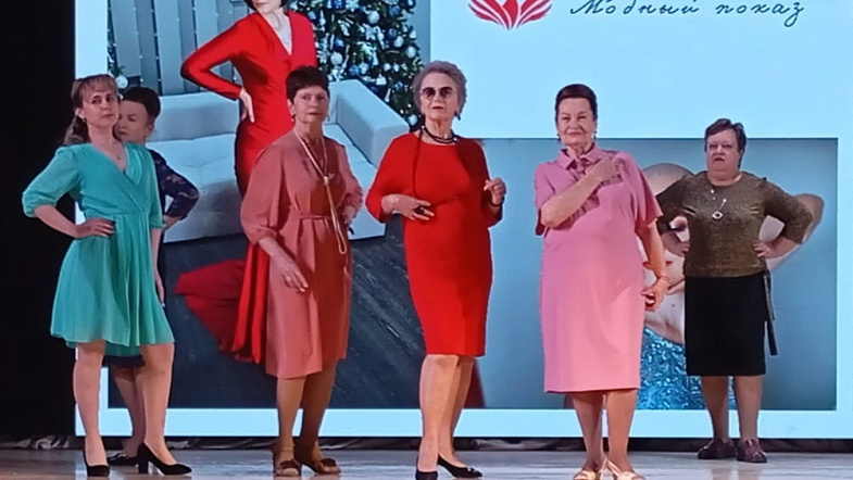 Онкобольные жительницы Барнаула и их лечащие врачи стали моделями на модном показе