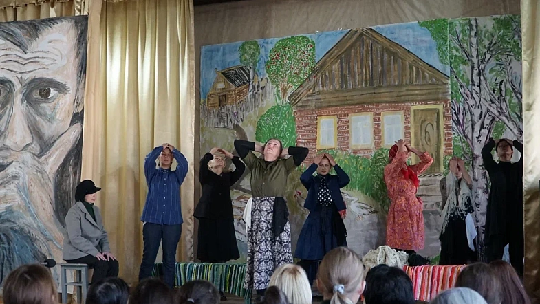 В Шипуновской женской колонии поставили спектакль по мотивам рассказов Шукшина