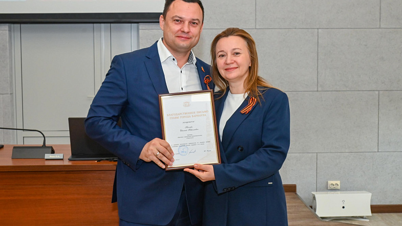 В Барнауле вручили награды семьям участников СВО и волонтёрам, которые поддерживают бойцов