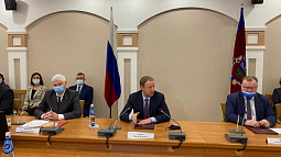 Правительство региона, работодатели и профсоюзы подписали соглашение о росте МРОТа на 28%