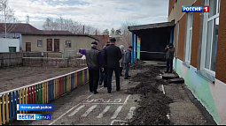 Последствия паводка в Немецком национальном районе оценил зампред Правительства края Игорь Степаненко