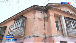 В Рубцовске рухнула крыша в двухэтажном многоквартирном доме 