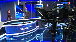 Десятитысячная подписчица телеграм-канала «Вести Алтай» получила подарки от редакции