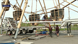 В Барнауле на набережной Оби начался демонтаж колеса обозрения 