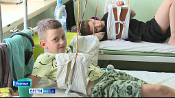 Волонтёры и добрые персонажи порадовали 300 детей, лежащих в больнице
